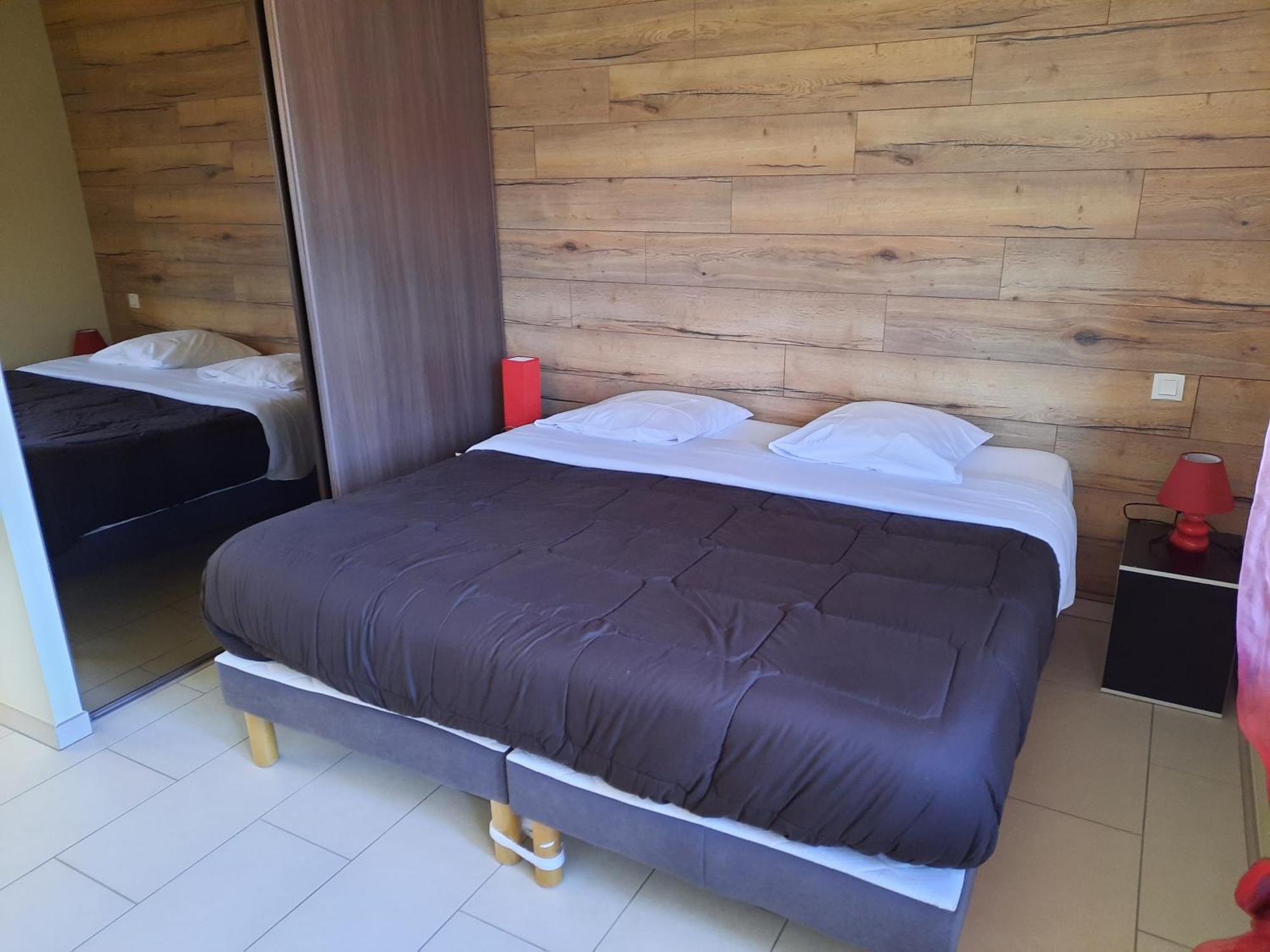 Locations Sylvittel Apartment Стая снимка